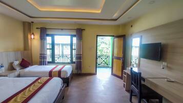 Escritorio y espacio para trabajar con laptop