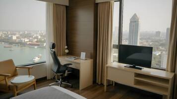 Executive Double Room, River View | Desk, laptop workspace, free WiFi