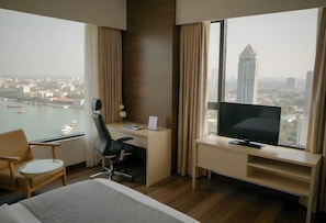 Executive Double Room, River View | Desk, laptop workspace, free WiFi