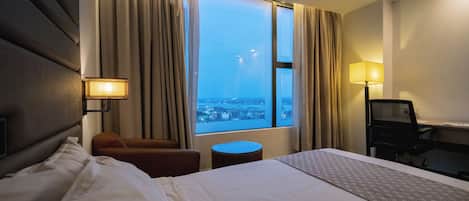 Business Twin Room, River View | Premium bedding, down comforters, memory foam beds, minibar