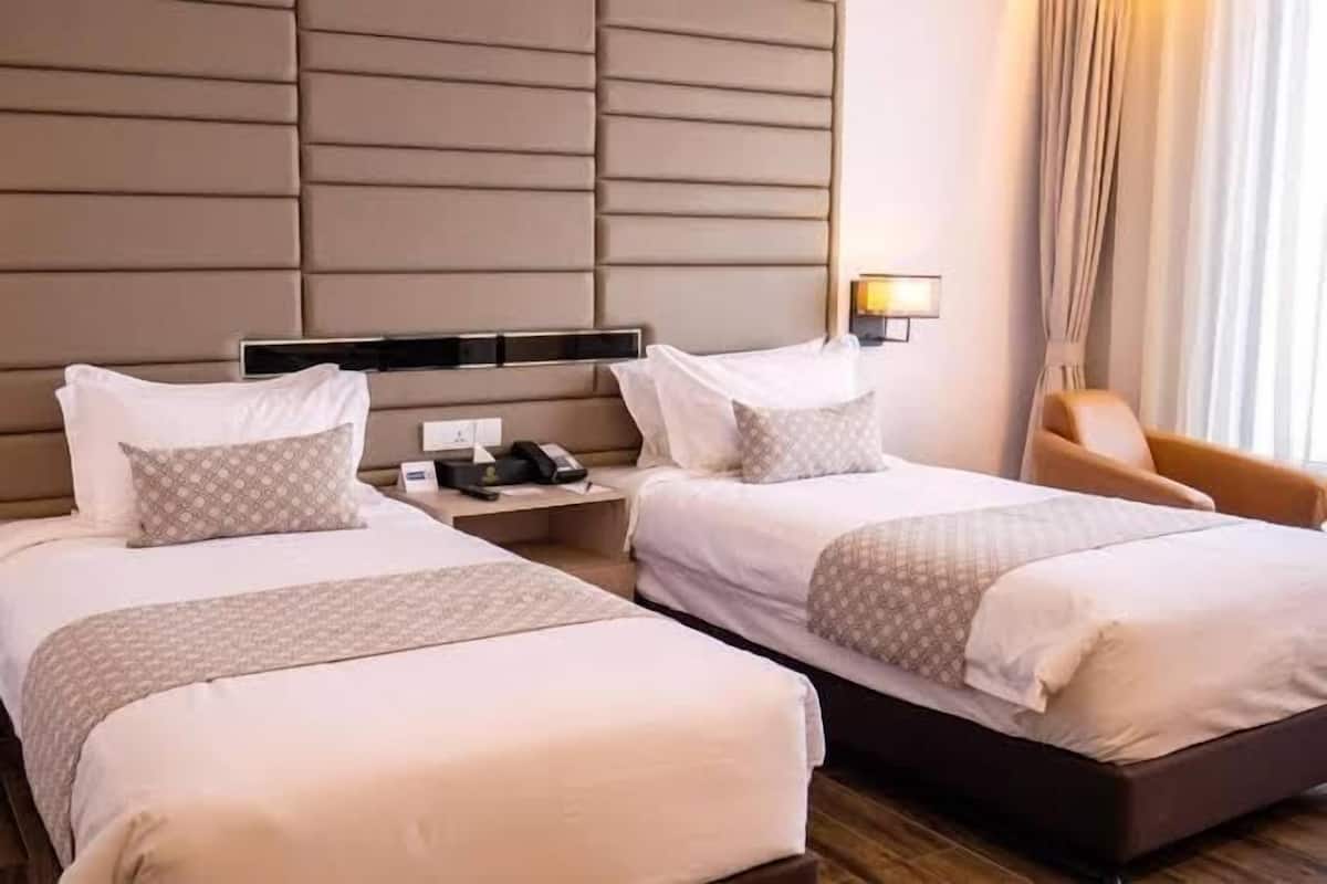 Business tvåbäddsrum - utsikt mot floden | Sängtillbehör av högsta kvalitet, duntäcken och memory foam-madrasser