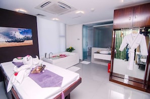 Een sauna, een stoombad, diepe bindweefselmassages, Zweedse massages