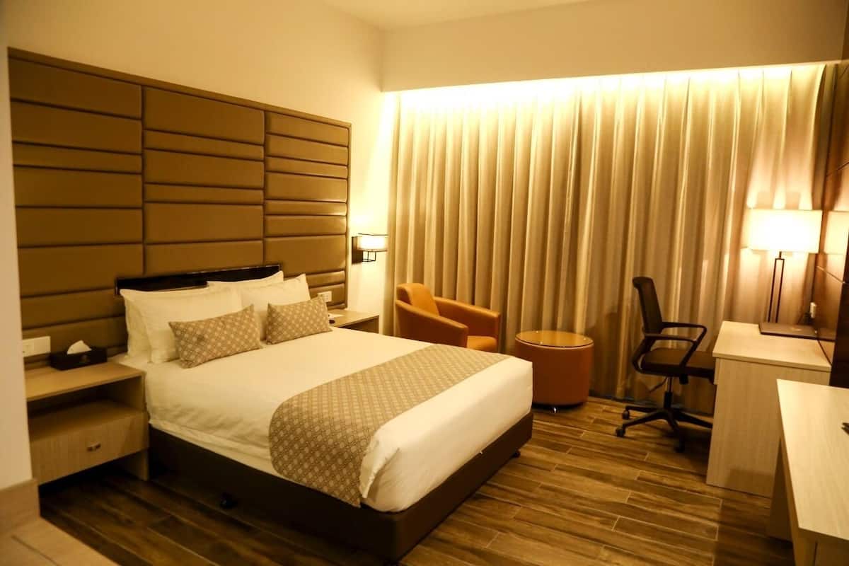 Business Double Room, River View | Premium bedding, memory foam beds, desk, laptop workspace