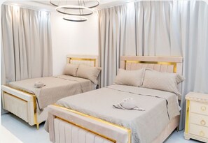 4 عدّة غرف نوم ومكواة/لوح كي وخدمة الإنترنت وملاءات أسرّة