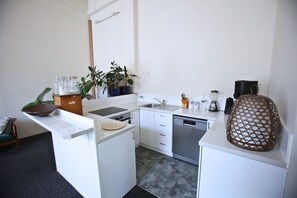 Stovetop, dishwasher - Spacious, 1 BR, Warehouse Conversion, Fitzroy (Melbourne)