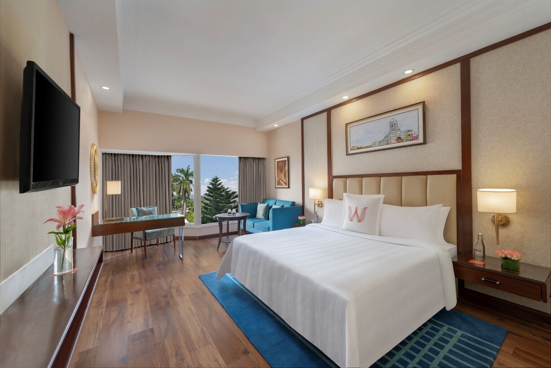 Superior Room, 1 King Bed | Premium bedding, minibar, in-room safe, desk