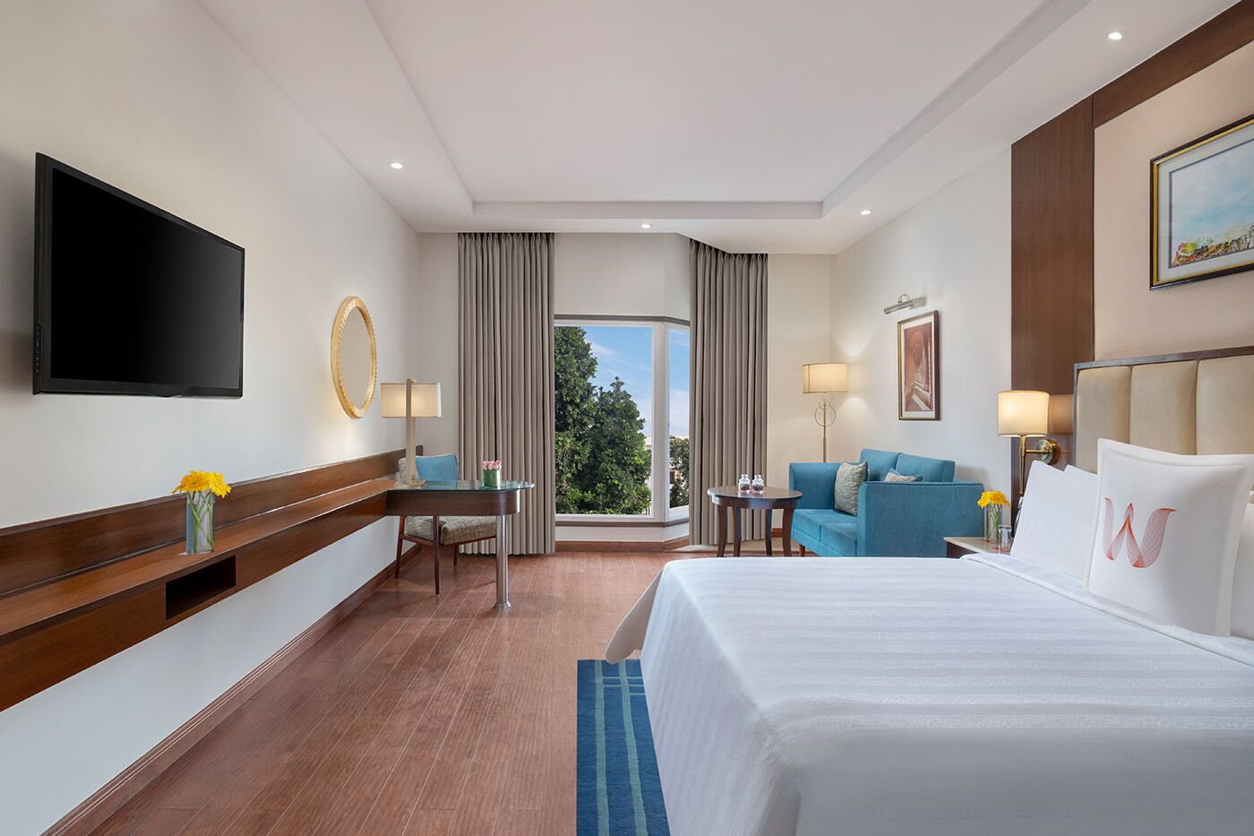 Deluxe Room, 1 Queen Bed | Premium bedding, minibar, in-room safe, desk