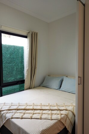 3 عدّة غرف نوم ومكواة/لوح كي وواي فاي مجانًا وملاءات أسرّة