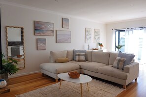 Smart TV - Casa Mar - Beachside Bliss.
Sun, sand and family fun All in one place. (Carrum)