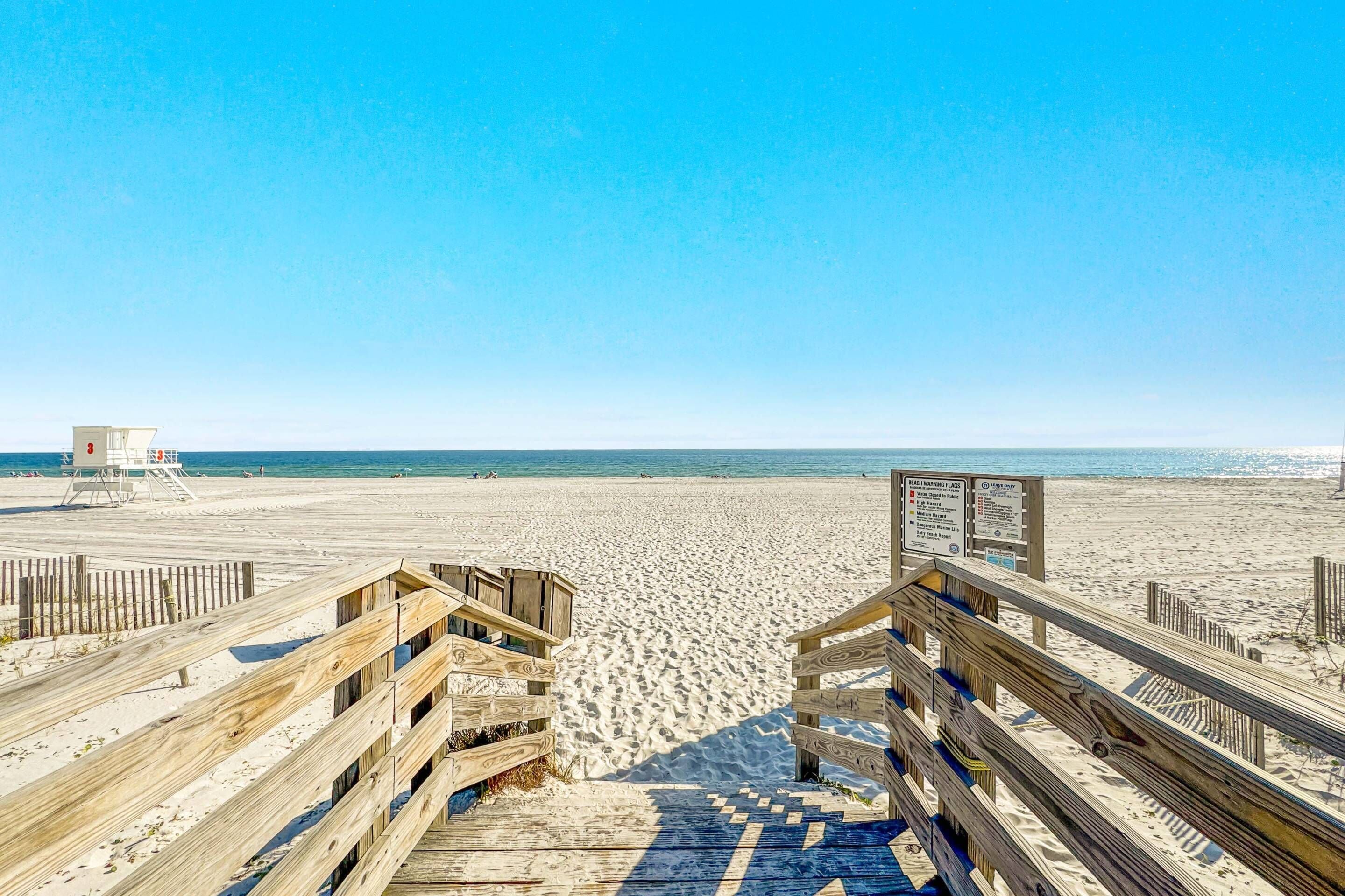 In Strandnähe, Windsurfen, Kajakfahren, Motorbootfahrt