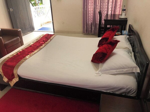 Deluxe Double Room, Balcony, Garden View | Bathroom