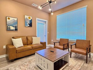 TV - Modern 1BR Retreat in the Heart of Atlanta (Atlanta)