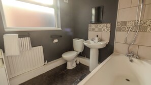 Handdukar och toalettpapper