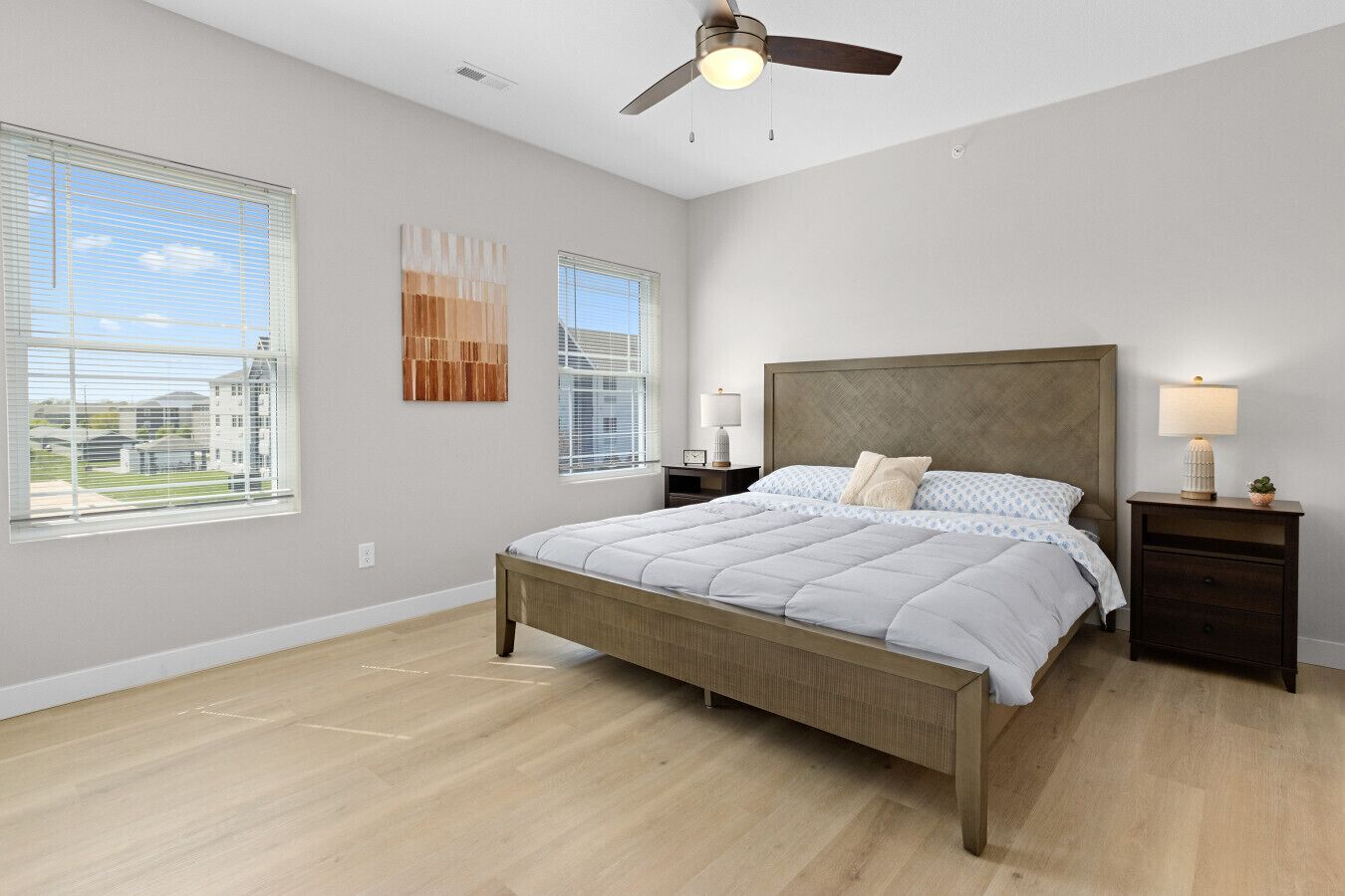 2 bedrooms, desk, iron/ironing board, WiFi