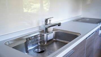 Fridge, microwave, stovetop, cookware/dishes/utensils