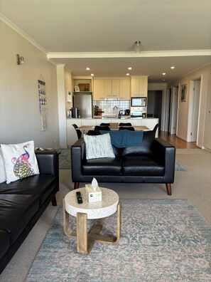 Smart TV, lettore DVD, libri