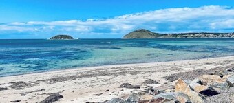 Bayview Encounter - Sea and island views in luxury incl breakfast and linen.