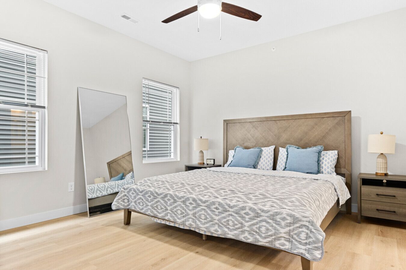 2 bedrooms, desk, iron/ironing board, WiFi