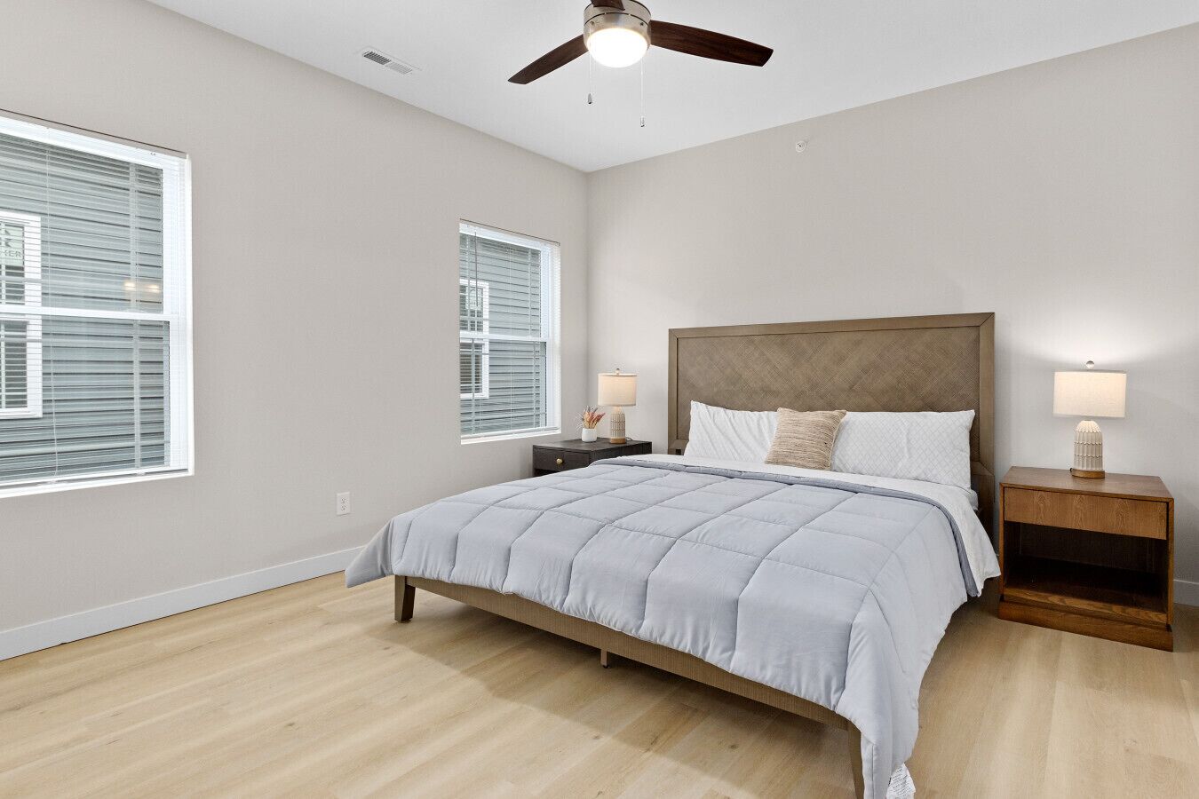 2 bedrooms, desk, iron/ironing board, WiFi