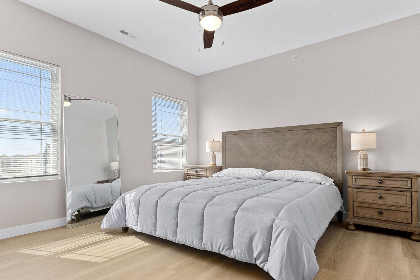 2 bedrooms, desk, iron/ironing board, WiFi