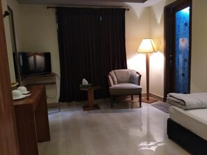 デラックス ダブルルーム バルコニー シティビュー | WiFi (無料)