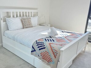 2 quartos, ferros/tábuas de passar roupa, Wi-Fi, roupa de cama