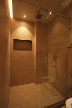 Premium Room | Bathroom - Hotel Vedic Roots (Varanasi)