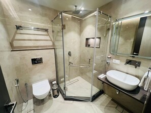 Deluxe Room, City View | Bathroom - Hotel Vedic Roots (Varanasi)