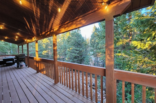 Luxe Cabin w/ Game Room: Near Zion Nat’l Park!