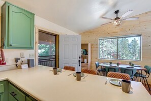 Dining - High Noon Hideaway: Zion Cabin w/ Fire Pit! (Duck Creek Village)