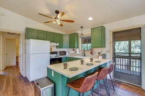 Fridge, microwave, stovetop, coffee/tea maker - Luxe Cabin w/ Game Room: Near Zion Nat’l Park! (Duck Creek Village)