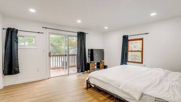 3 bedrooms, iron/ironing board, Internet, bed sheets