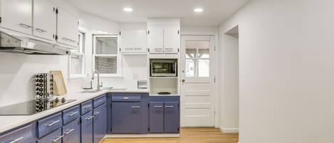 雪櫃、微波爐、爐具、洗碗機