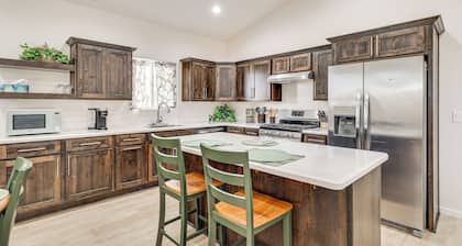 Hike & Ski! Home w/ Dog-Friendly Yard in Eagar