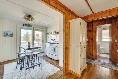 1 Block to Humarock Beach: Pet-Friendly Cottage