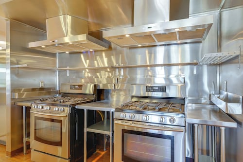 Huge Kitchen & Open Interior: Pueblo Group Getaway