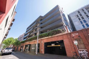 Exterior - Fitzroy Aptmnt: Patio, Parking and Pet Friendly (Fitzroy)