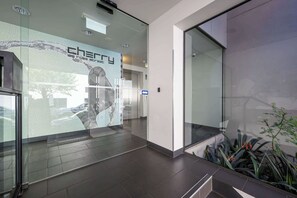 Interior - Fitzroy Aptmnt: Patio, Parking and Pet Friendly (Fitzroy)