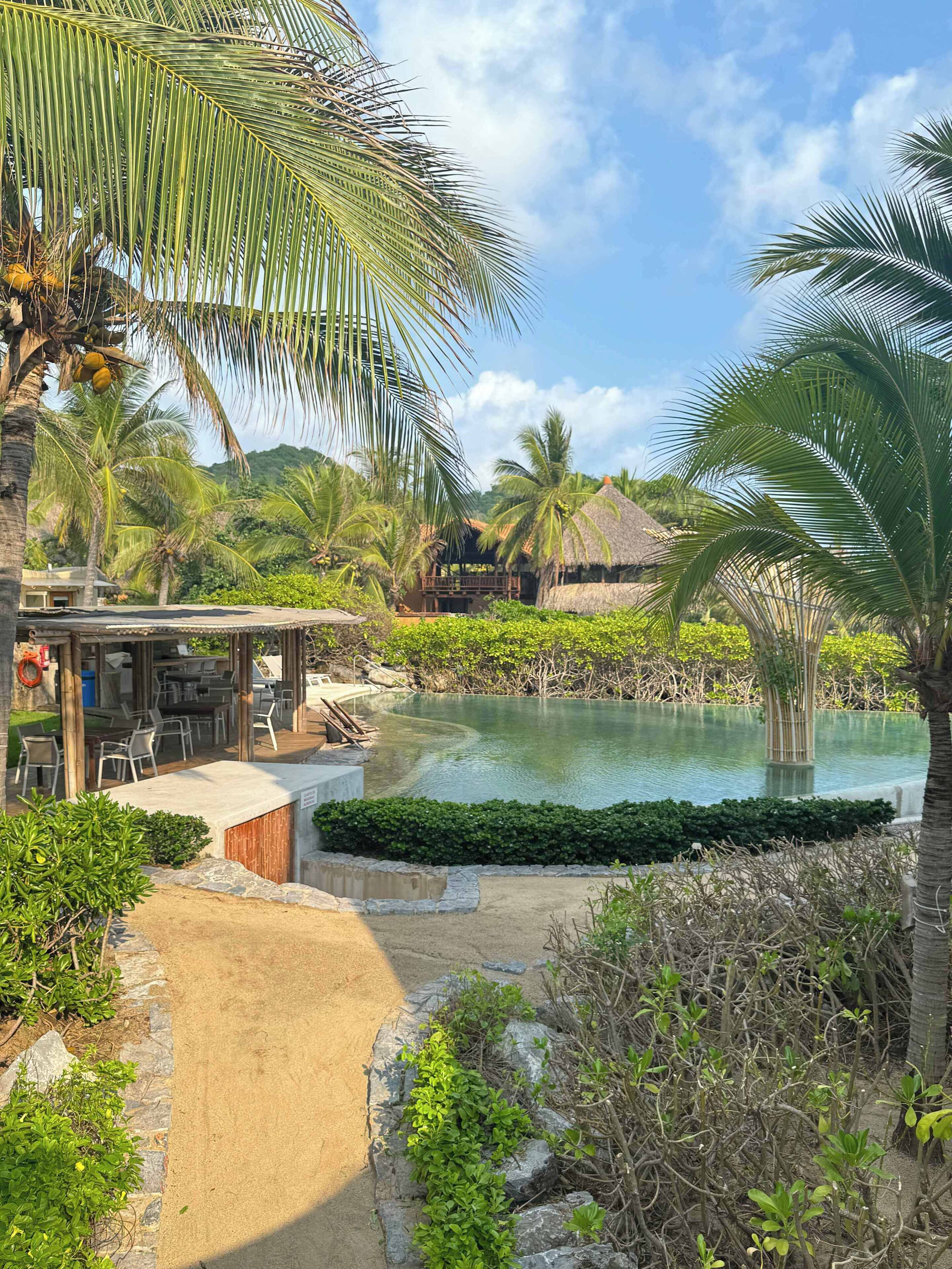 المنطقة المحيطة بالمنشأة