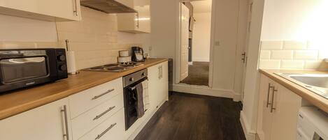 Micro-ondes, four, plaque de cuisson