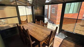 House, 3 Bedrooms, Balcony | Dining