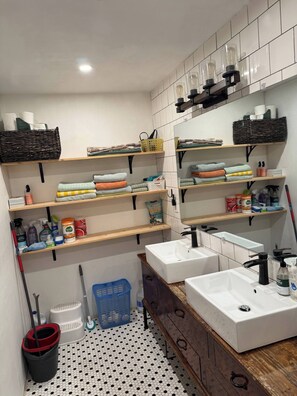 House, 3 Bedrooms, Balcony | Bathroom