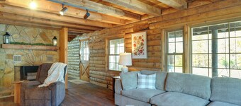Kentucky Lake Access! Family Log Cabin w/ Deck