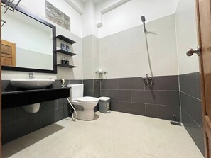 Standard Double Room | Bathroom | Free toiletries, hair dryer, slippers, towels