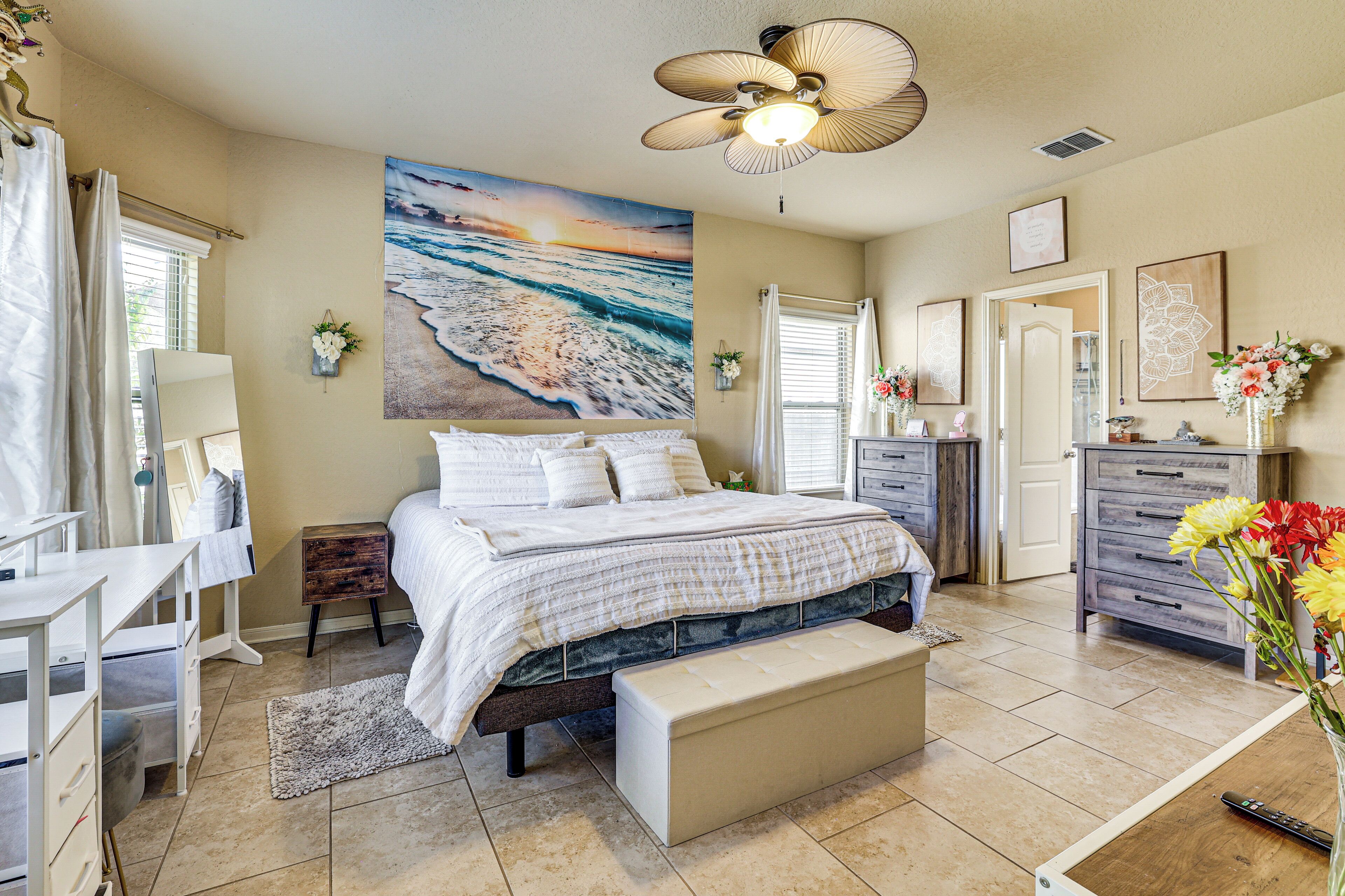 3 bedrooms, desk, iron/ironing board, Internet