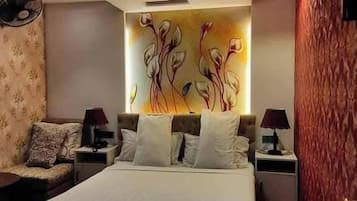 Dobbeltrom – deluxe, balkong, byutsikt | Wi-fi (inkludert)