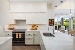 Mikrovågsugn, ugn, spishäll och diskmaskin