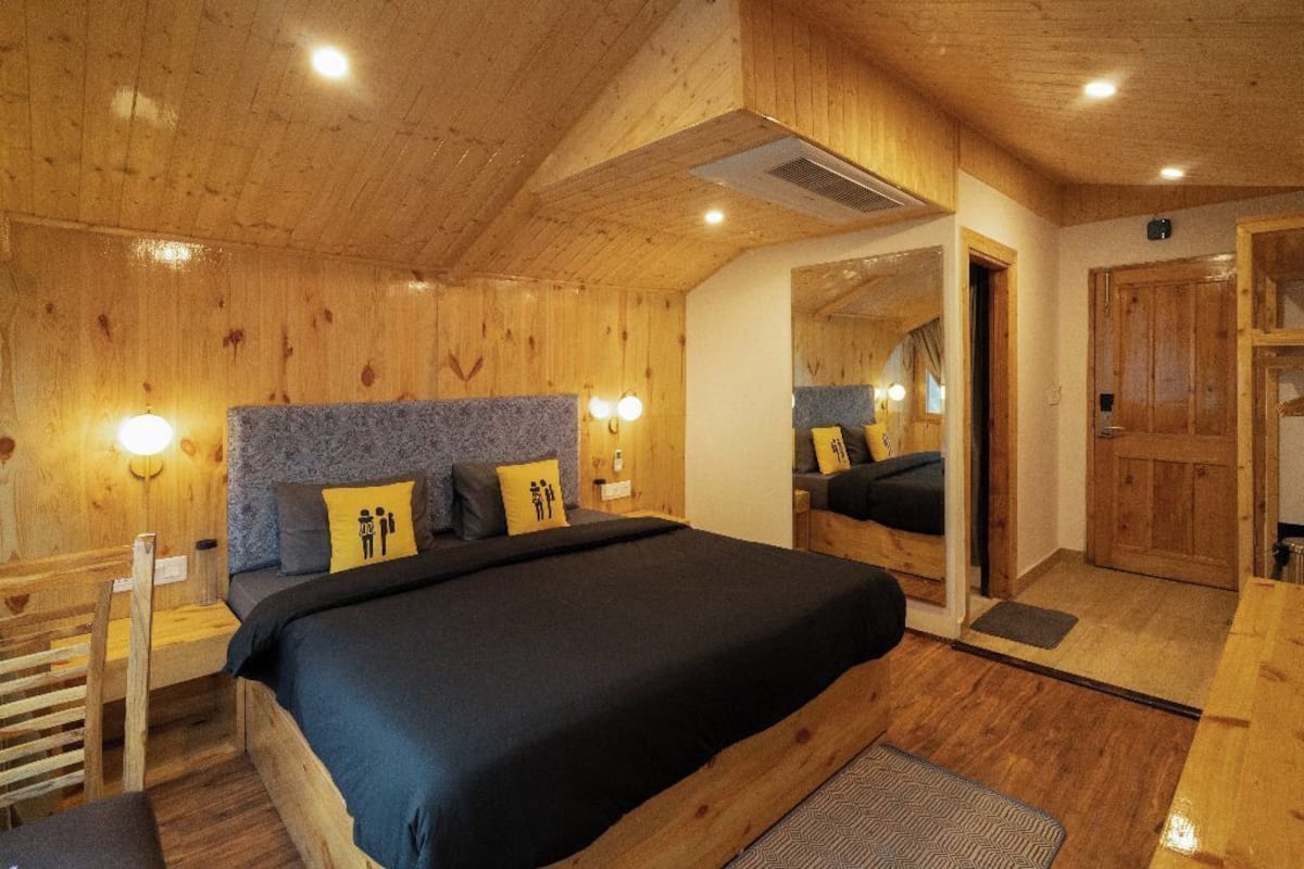 Deluxe Double Room with Valley View | Free WiFi