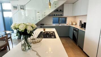 Fridge, microwave, oven, stovetop