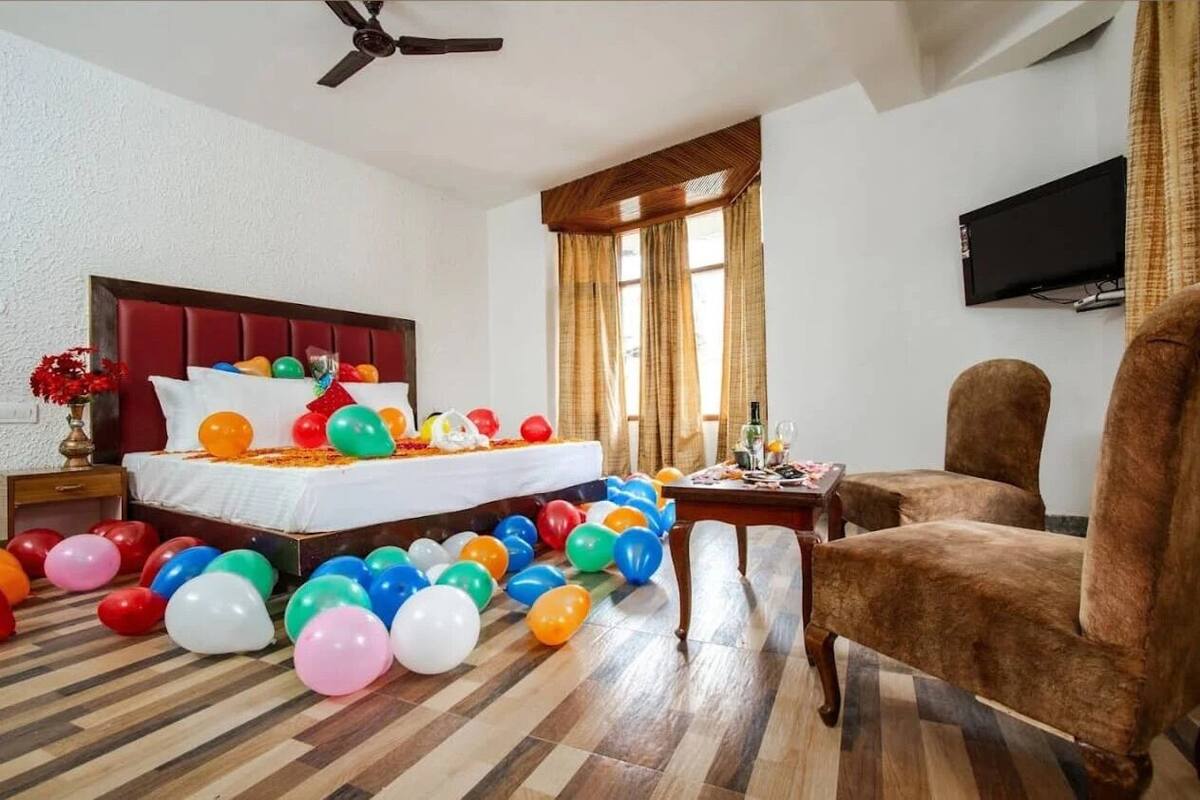 Deluxe Room, Mountain View | Iron/ironing board